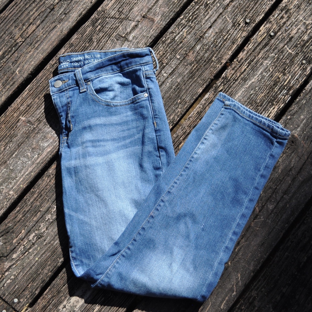GAP "Skinny Roll Up" Medium Wash Jeans- Size 8